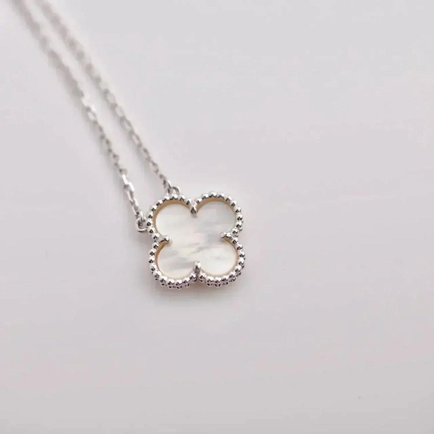 [Elowen Jewels]CLOVER  15MM WHITE MOTHER-OF-PEARL SILVER