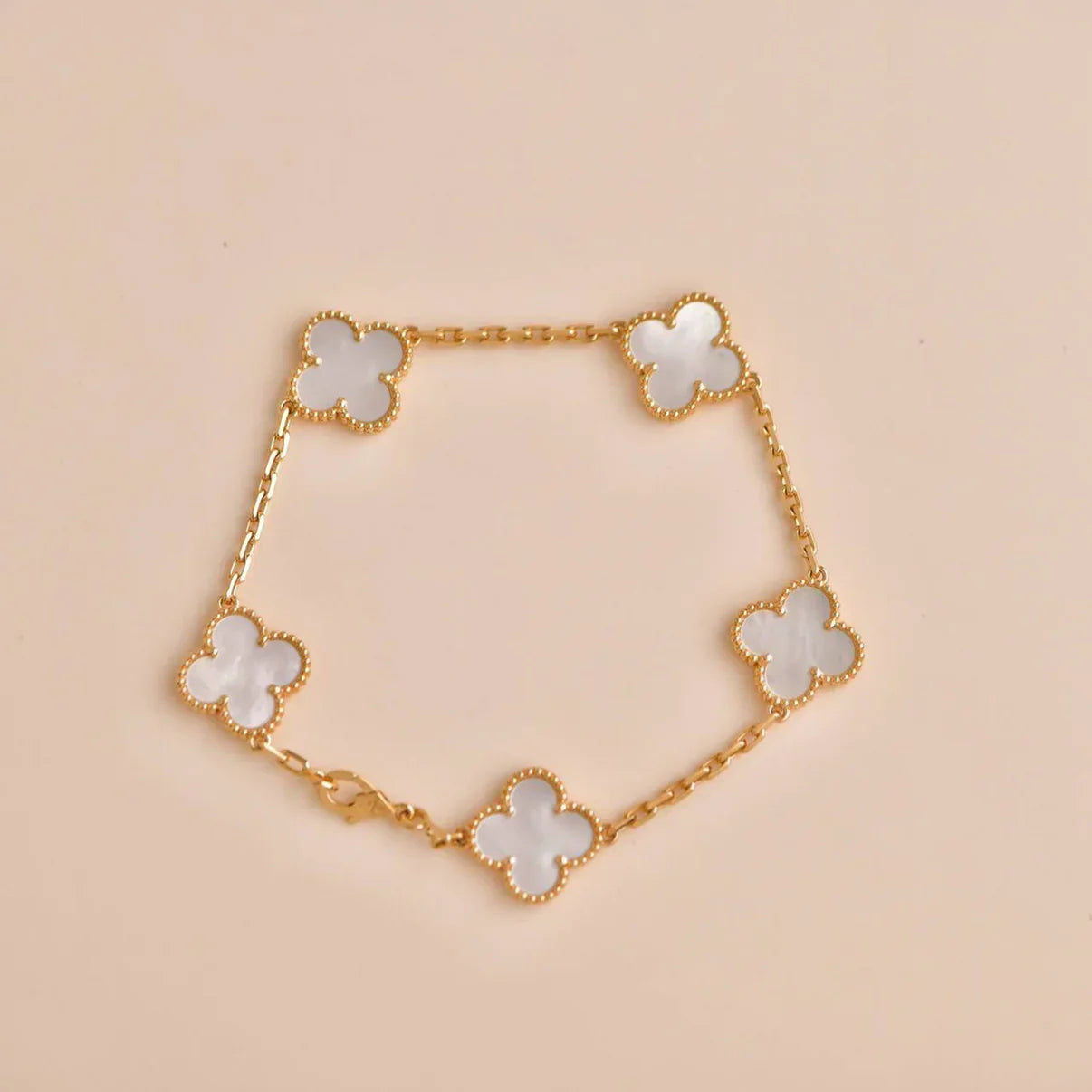 [Elowen Jewels]CLOVER WHITE PEARL MOP 5 MOTIF BRACELET COLLECTION