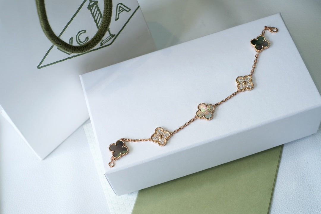 [Elowen Jewels] CLOVER 5 MOTIF GRAY MOP BRACELET COLLECTION