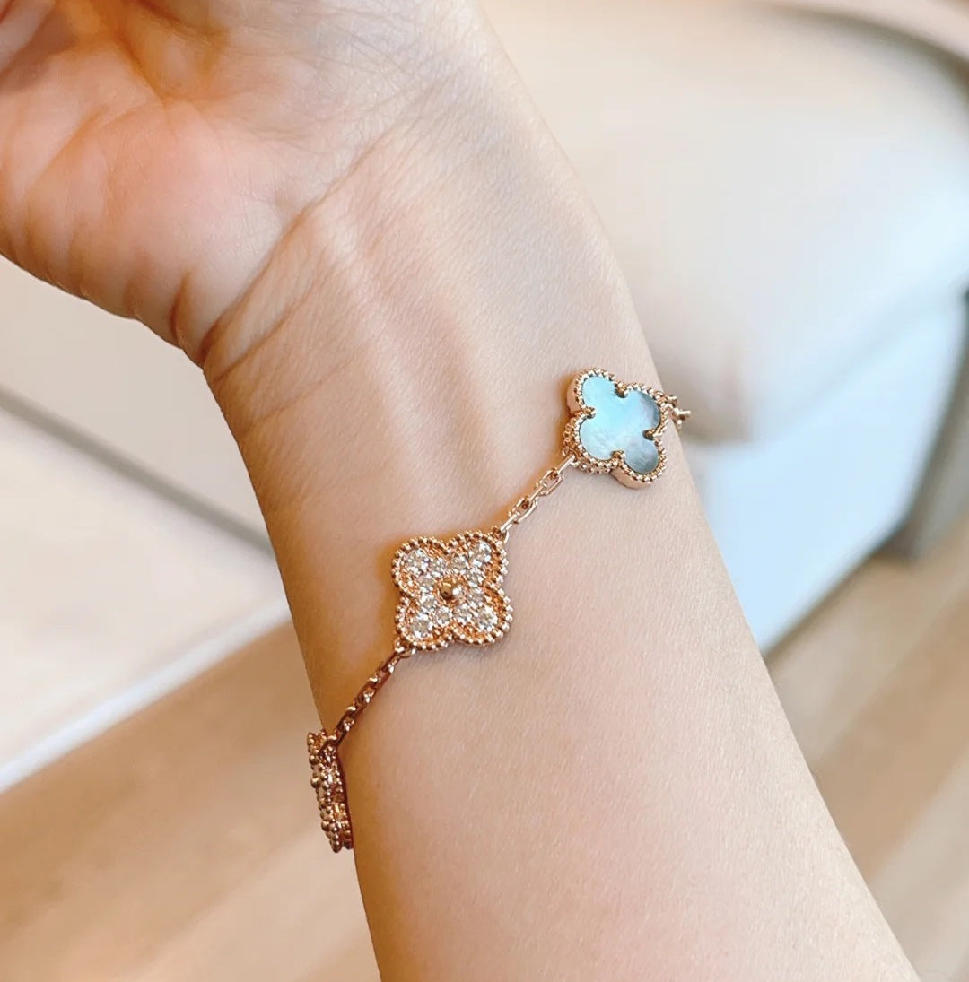 [Elowen Jewels] CLOVER 5 MOTIF GRAY MOP BRACELET COLLECTION
