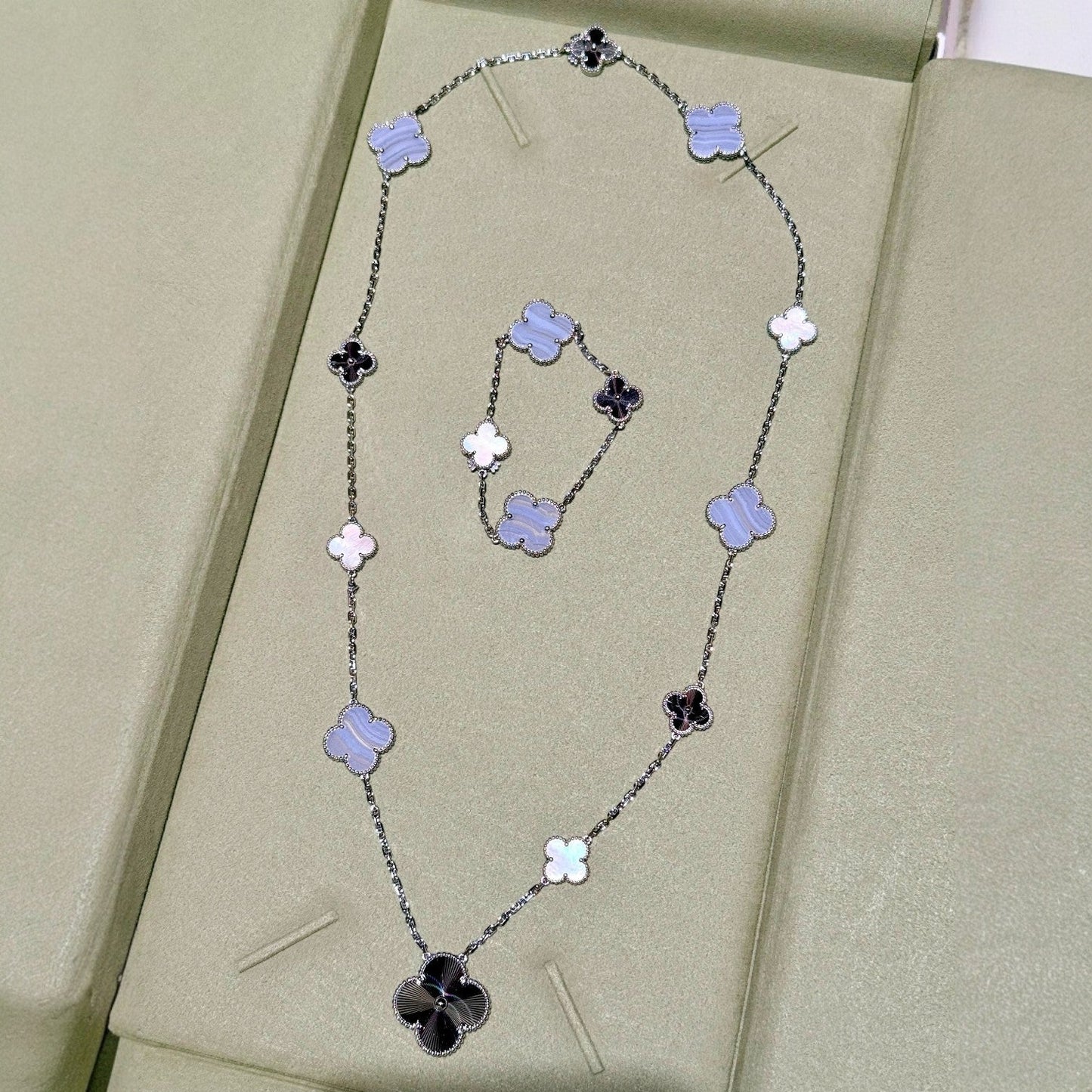 [Elowen Jewels]DETACHABLE CLOVER 15(11+4) FLOWER SILVER NECKLACE SET