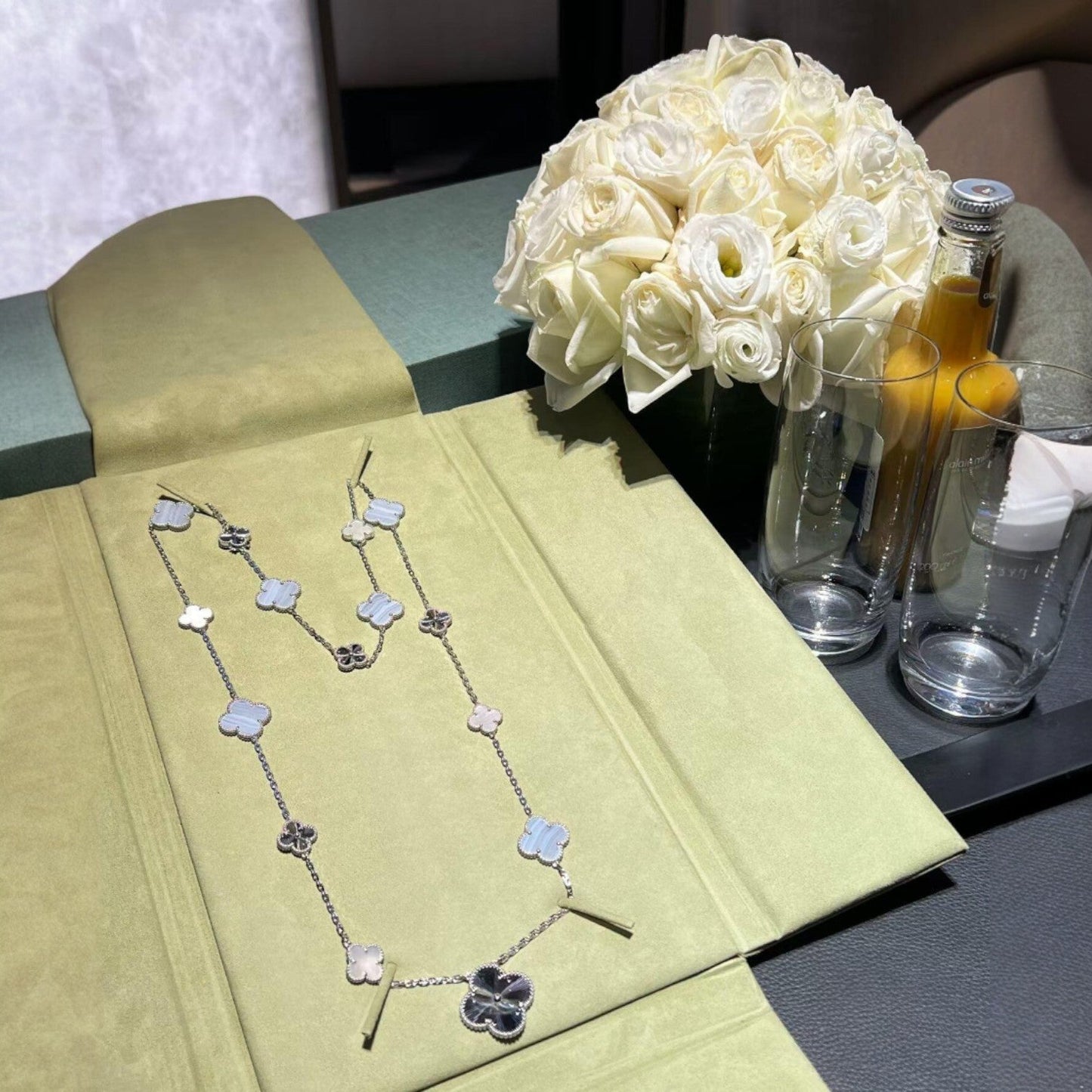 [Elowen Jewels]DETACHABLE CLOVER 15(11+4) FLOWER SILVER NECKLACE SET