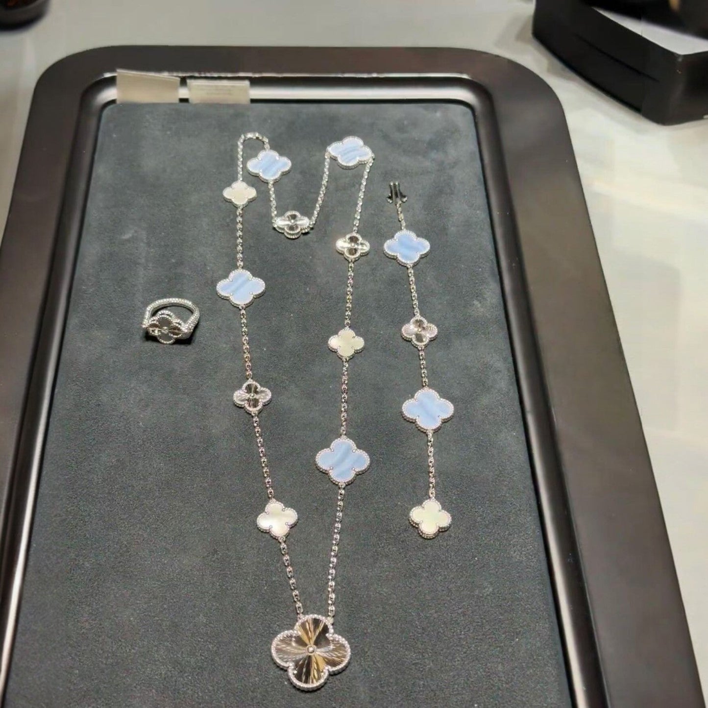 [Elowen Jewels]DETACHABLE CLOVER 15(11+4) FLOWER SILVER NECKLACE SET