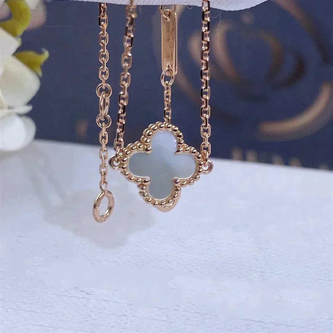 [Elowen Jewels]CLOVER WHITE MOP SINGLE FLOWER BRACELET