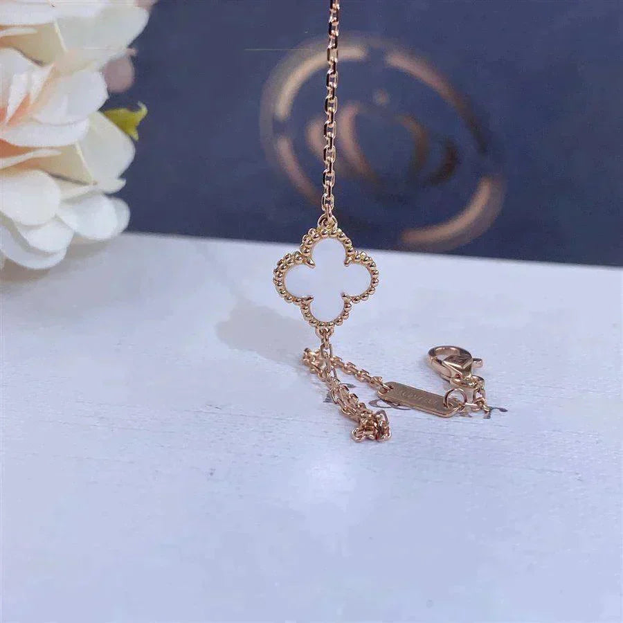 [Elowen Jewels]CLOVER WHITE MOP SINGLE FLOWER BRACELET