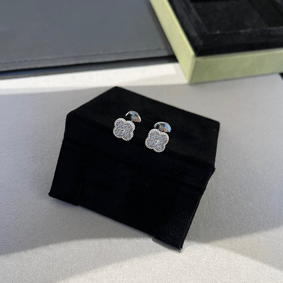 [Elowen Jewels]CLOVER MINI DIAMOND STUD EARRINGS