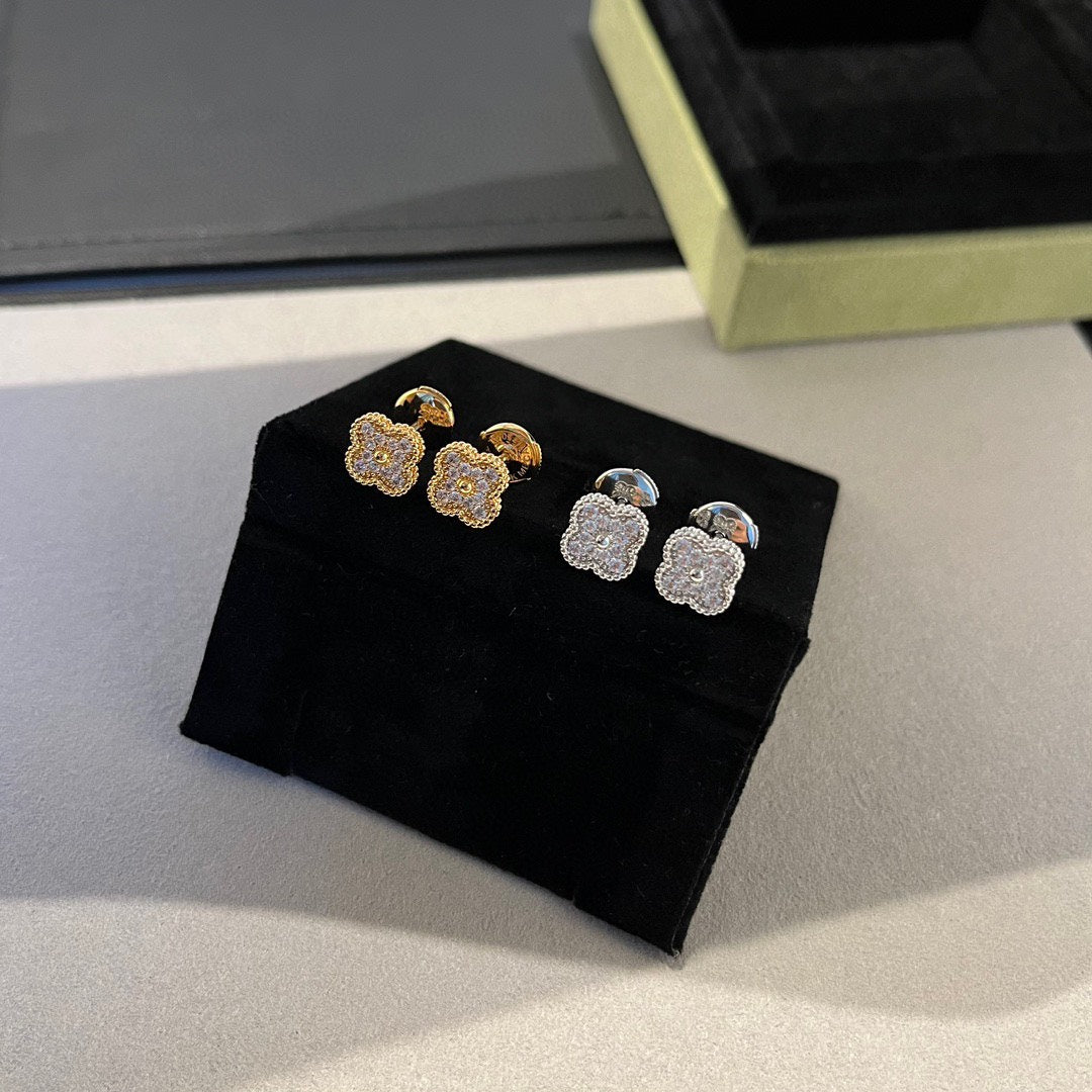 [Elowen Jewels]CLOVER MINI DIAMOND STUD EARRINGS