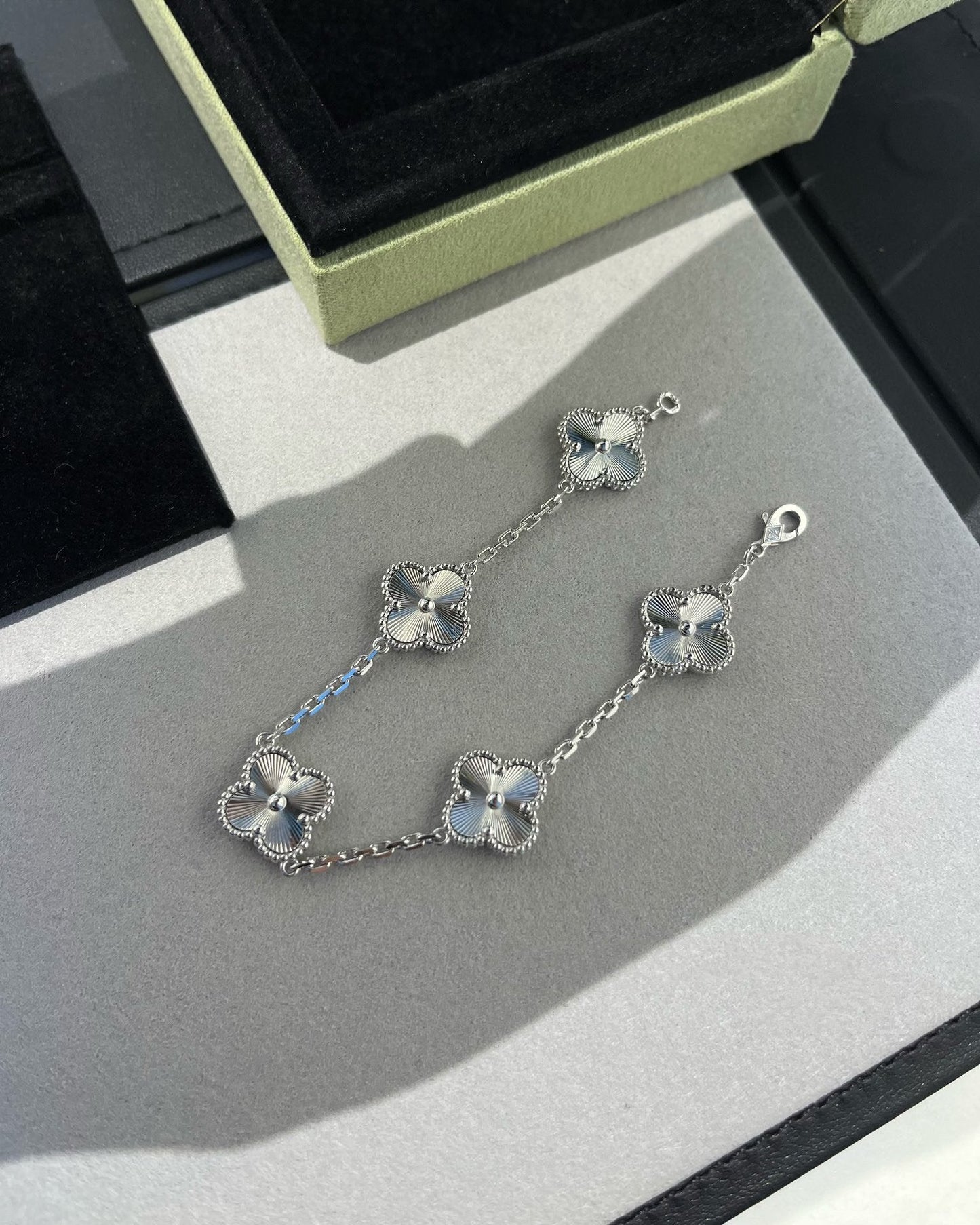 [Elowen Jewels] CLOVER 5 MOTIF LASER BRACELET COLLECTION